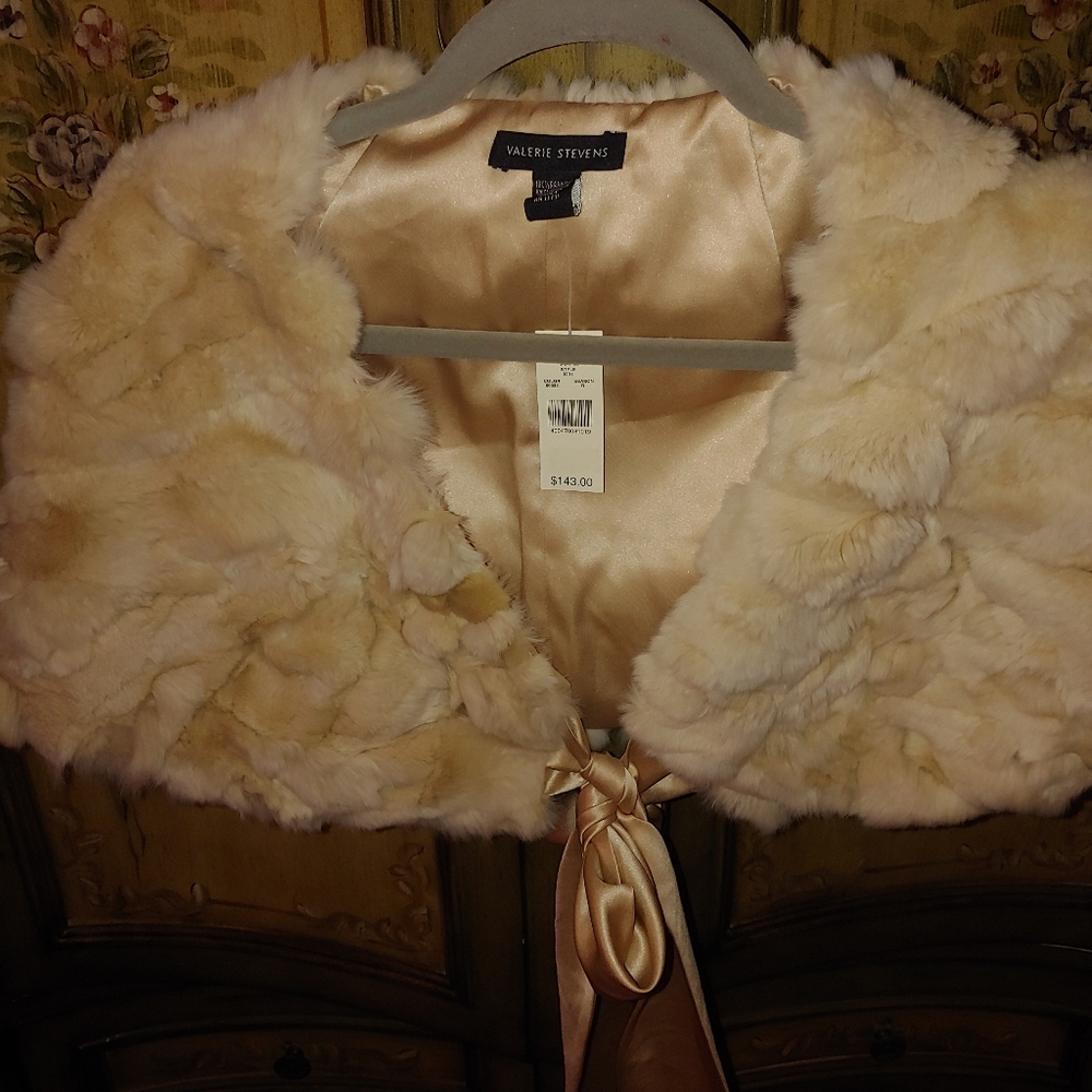 VALERIE STEVENS RABBIT FUR CAPELET NWT